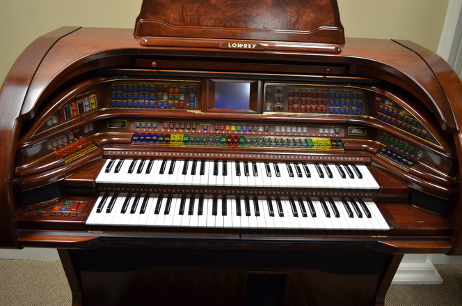 Lowrey Grand Royale SU600 Organ - Organ Pianos